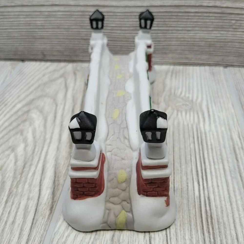 Dickens Keepsake Porcelain Brick Bridge Christmas Village Accessory Red‎ White